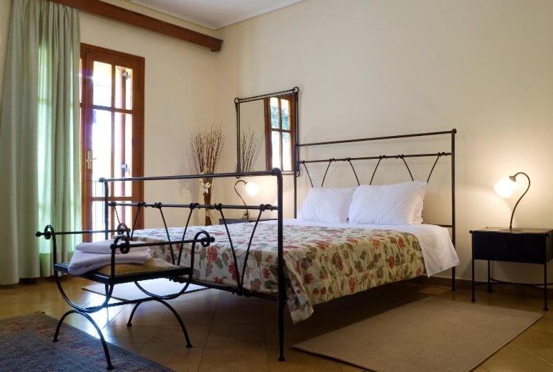 Krinides Hotell Kalavryta Exteriör bild