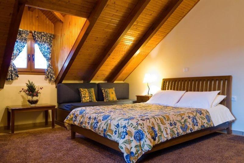 Krinides Hotell Kalavryta Rum bild